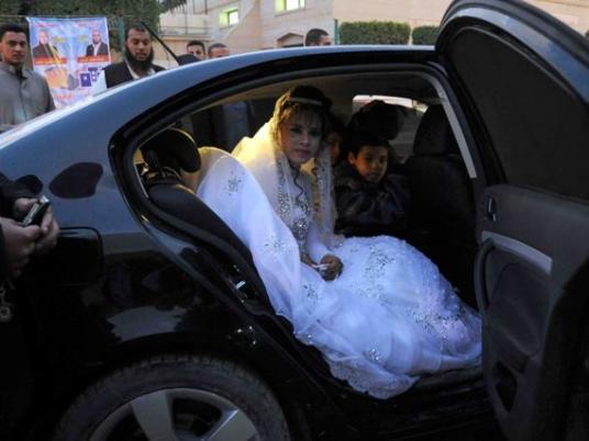 فتاة تحكى ماذا فعل بها والدها وعمها يوم زفافها وتصدم الجميع